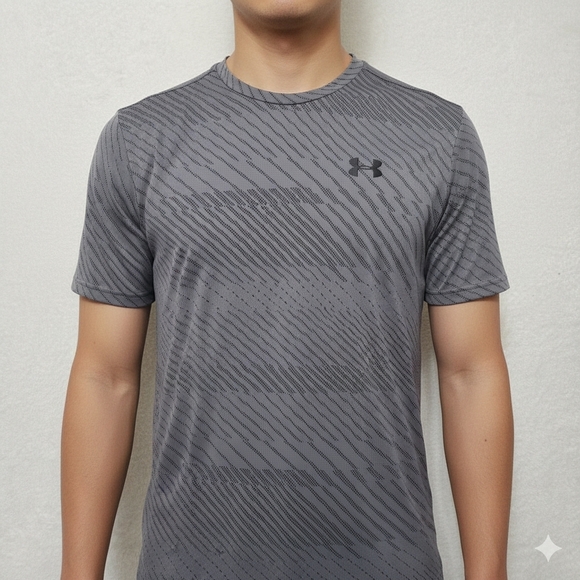 Under Armour Men's Gray Performance Shirt - Picture 1 of 10